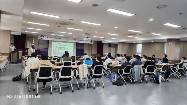 진주교육지원청(교육장 이외숙)은 13~14일 이틀간 관내 초등학교 교사 48명을 대상으로 인공지능(AI) 초등수학수업지원시스템 ‘똑똑 수학탐험대’ 활용 연수를 실시하였다.