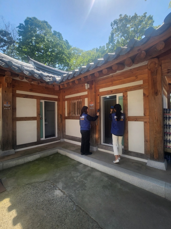 진주경찰서(서장 진훈현)는 5월 부처님 오신 날 범죄예방 활동을 위해 7일부터 15일까지 ‘전통 사찰 불법 촬영 점검’을 실시하였다고 16일 밝혔다.