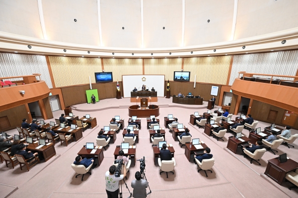 진주시의회는 16일 제255회 임시회가 개회했다고 밝혔다.