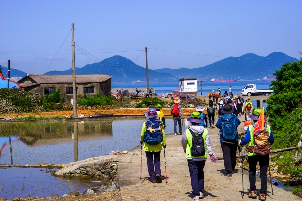 남해바래길 프리워킹 작은소풍이 지난 5월 18일 11코스 다랭이지겟길(13.6㎞)에서 개최되었다.