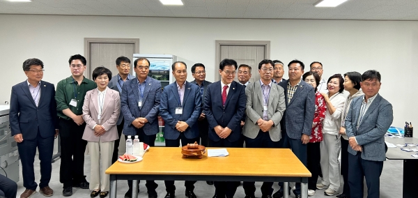 국민의힘 산청·함양·거창·합천 당협위원장에 신성범 당선인이 선출됐다.