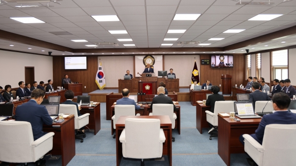 합천군의회(의장 조삼술)는 3일 제282회 제1차 정례회를 개회했다.