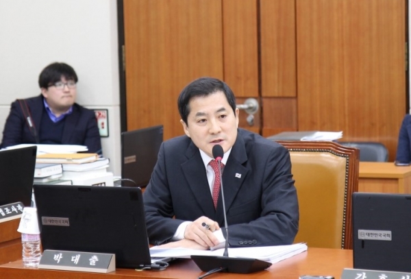 박대출 국회의원(국민의힘, 진주시갑)이 5일 “KTX 남부내륙철도 사업이 총사업비 6조 6460억원 규모로 기재부의 사업계획 적정성 재검토를 통과했다”고 밝혔다.