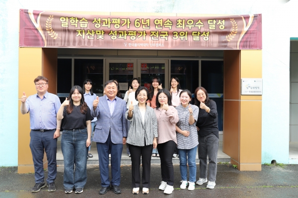 진주폴리텍대학(학장 하정미)은 ‘2023년도 일학습병행 공동훈련센터 성과평가’에서 최우수등급인 'S등급'을 받았다고 7일 밝혔다.