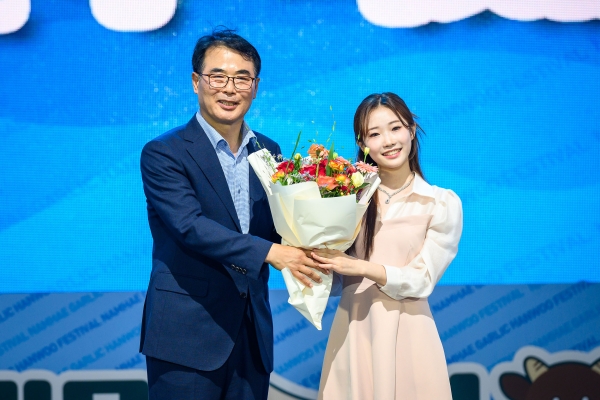남해군은 '트롯퀸' 정서주 가수를 홍보대사로 위촉됐다고 17일 밝혔다.