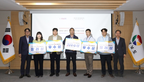 고성군(군수 이상근)은 지난 18일 경상남도 주관 ‘2024년 상반기 규제혁신 과제 발굴 보고회’에서 ‘전국 최초 가리비 양식어업 외국인 계절근로자 도입’을 주제로 최우수상에 선정됐다고 20일 밝혔다.