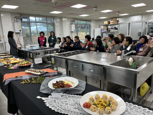 산청군은 지역 농특산물을 활용한 ‘산청 특허 음식 마스터 클래스’교육을 실시한다고 27일 밝혔다.