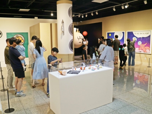 사천문화재단(대표이사 김병태)은 경상남도 ‘2024년 청년 문화의 거리 공모사업’의 일환으로 진행한 우주항공청 개청 기념 기획전시가 성황리에 마무리됐다고 27일 밝혔다.