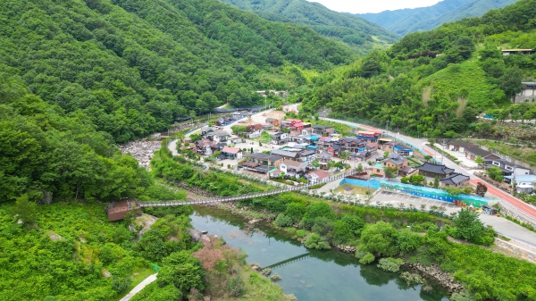 산청군은 28일 시천면 내대리 예치마을에서 ‘지리산 내대 생태길 출렁다리 준공식’을 가졌다고 밝혔다.