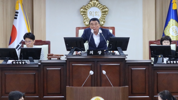 의령군의회(의장 김규찬)는 지난달 17일부터 시작한 제286회 제1차 정례회를 2일 제2차 본회의를 끝으로 마무리했다.