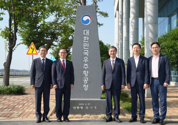 권진회 경상국립대학교(GNU) 총장은 4일 오후 사천시 우주항공청을 방문해 윤영빈 청장을 만나 양 기관 간의 협력 방안 등을 논의했다.