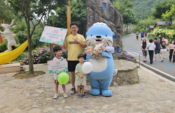 진주시는 ‘월아산 숲속의 진주’가 개장 6년 3개월 만에 누적 방문객 100만 명을 돌파했다고 6일 밝혔다.