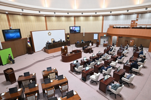 진주시의회는 9일 제257회 임시회 제2차 본회의와 상임위원회 등 회의에서 운영위·윤리특위 위원장을 선출하고 제9대 후반기 의회 원 구성을 모두 마무리했다.
