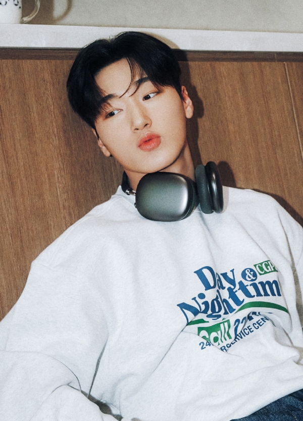 남해군은 10일 K팝을 대표하는 그룹 에이티즈(ATEEZ)의 멤버 최산이 팬클럽 에이티니 회원들과 함께 남해군에 고향사랑기부금 5백만 원을 기탁했다고 11일 밝혔다.