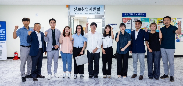 정재욱 경남도의원(진주1, 교육위원회)이 15일 오전 경남형 청년 인턴십 모델 발굴을 위한 자료 조사를 목적으로 경상국립대를 내방했다.