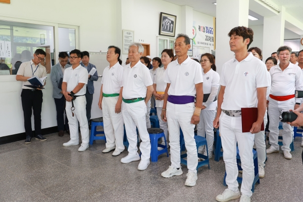 산청군은 지난 12~14일 ‘제12회 경상남도궁도협회장배 시군대항 궁도대회 및 경상남도 제3차 입·승단 대회’가 신안면 산청정에서 열렸다고 15일 밝혔다.