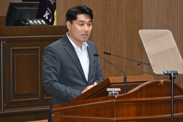 신현국 시의원이 18일 제258회 진주시의회 임시회에서 5분 자유발언을 통해 진주시에 공공 반려동물 화장장 건립을 제안했다.