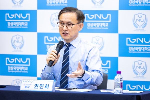 권진회 경상국립대학교 제12대 총장은 "혁신하는 대학, 성장하는 대학, 행복한 대학으로 거점국립대 Top. 3 진입이다"고 밝혔다.