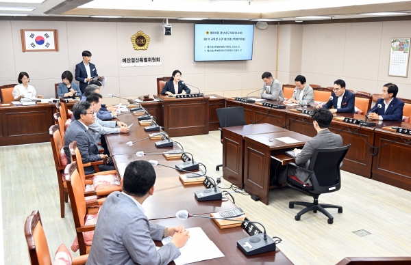 경상남도의회(의장 최학범)는 제416회 임시회 기간 중 제3기 교육청 소관 예산결산특별위원회 위원장에 전현숙(교육위, 국민의힘, 비례) 의원과 부위원장에 조현신(기획행정위, 국민의힘, 진주3) 의원을 각각 선임했다.