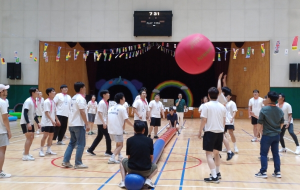 하동군은 지난 19일 하동청년정책네트워크(회장 김태경) 주최로 ‘하동 청년 연합 야간체육대회(하동야체)’가 개최됐다고 22일 밝혔다.