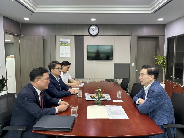 서천호 국회의원은 지난 24일 백원국 국토부 2차관 등 관계부처 담당자들을 국회에서 만나 지역구인 사천·남해·하동군 SOC 지역현안사업의 원활한 추진을 위한 적극적인 관심과 지원을 요청했다.