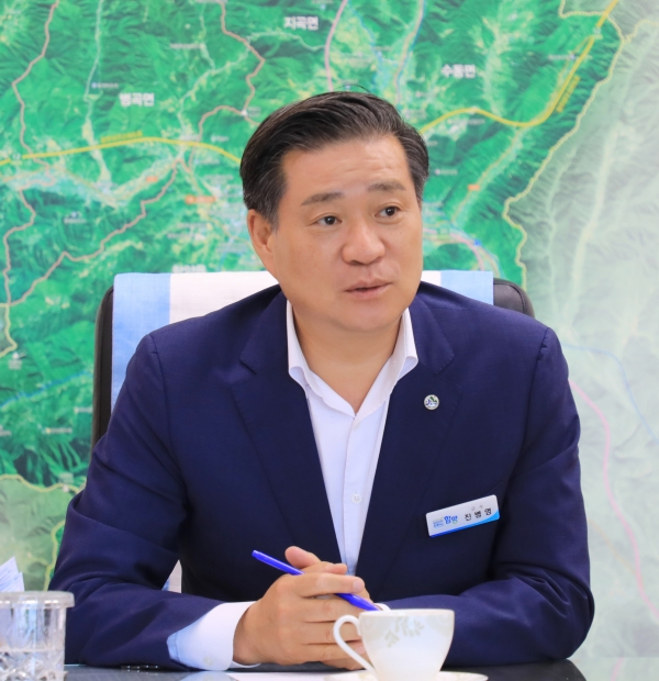 진병영 함양군수가 7월 28일부터 8월 3일까지 일주일간의 일정으로 중국과 베트남을 연이어 방문하여 농식품 해외시장 판로 개척과 국제 우호 교류 확대를 위한 활동을 펼칠 예정이다.