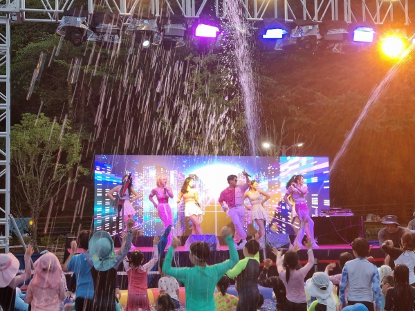 진주시는 27~28일 진양호공원 다이나믹광장에서 가족이 함께하는 여름 물놀이 축제 ‘진양호 물빛워터페스티벌’을 개최했다.