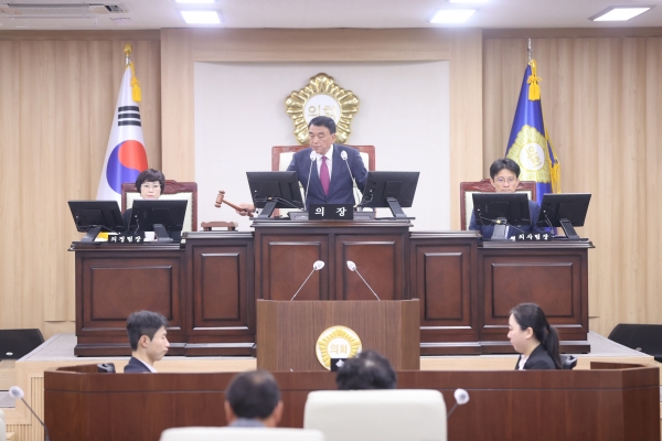 의령군의회는 8일 '제288회 임시회 2차 본회의'를 열고 의령군의 2024년 제2회 추가경정예산안을 원안 가결했다.