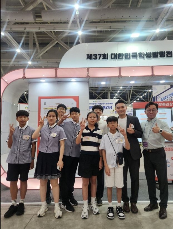 경상남도교육청(교육감 박종훈)은 제37회 대한민국학생발명전시회에서 전국 수상자 184명 중 64명의 경남 학생들이 국무총리상(1명), 금상(16명), 은상 (4명), 동상(30명), 특별상(2명)을 받았다고 밝혔다.