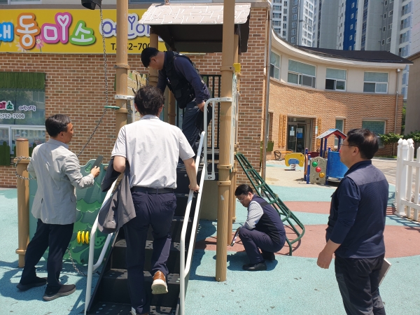 경남개발공사(사장 김권수)는 5~7월 임대아파트 어린이 놀이시설에 대한 안전관리실태 안전감찰 활동을 실시했다고 14일 밝혔다.