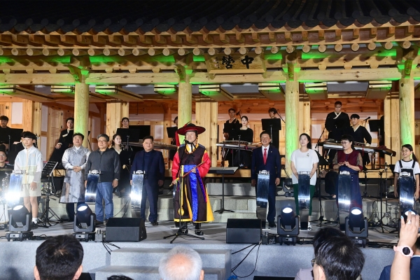 진주시는 15일 저녁 7시 30분 진주성 중영 특설무대에서 ‘진주문화유산야행’ 개막식을 개최했다고 밝혔다.