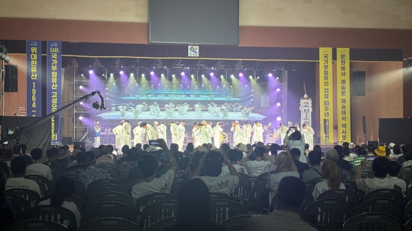 고성오광대보존회(회장 전광열)는 고성오광대 국가무형유산 지정 60주년을 기념하여 지난 15일부터 17일까지 고성군국민체육센터와 고성오광대 전수교육관, 고성군문화체육센터에서 기념행사를 성공적으로 개최했다고 밝혔다.