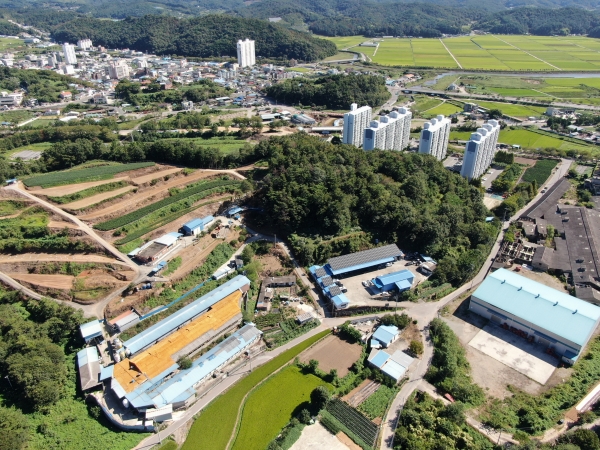 하동군이 30년간 진교 주민의 오랜 염원인 돈사 철거를 추진한다.