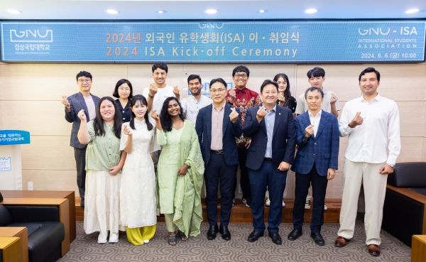 경상국립대학교(GNU·총장 권진회)는 6일 오전 10시 가좌캠퍼스 대학본부 총장접견실에서 외국인 유학생회(ISA: International Students Association) 회장단 이취임식을 개최했다.
