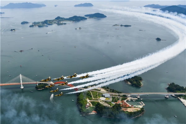 대한민국 공군, 경상남도, 사천시, 한국항공우주산업(주)(이하 KAI)가 공동주최하는 ‘2024 사천에어쇼’가 오는 10월 24일부터 27일까지 사천비행장에서 펼쳐진다.