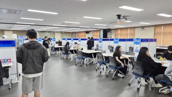 함안군은 지난 24~25일 경남대학교와 경상국립대학교에서 각각 ‘2024 찾아가는 대학교 채용박람회’를 개최했다고 26일 밝혔다.