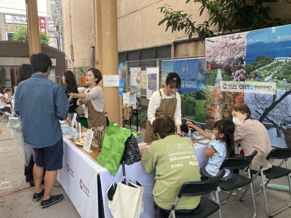 경상남도(도지사 박완수)는 5~6일 도쿄에서 열린 ‘야마구치 해피니스 페스타2024’에 참가해 경남만의 특색있는 관광콘텐츠를 소개하는 홍보활동을 펼쳤다.