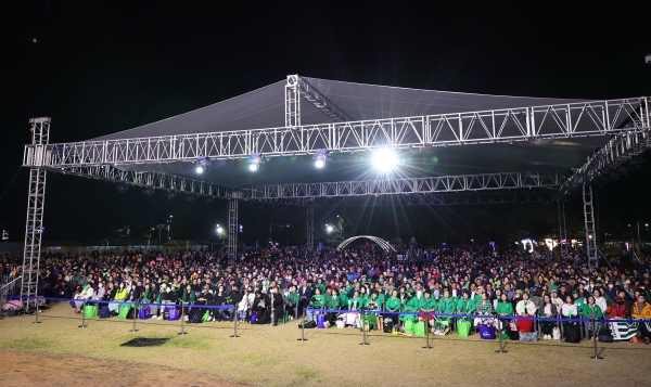 제19회 함양산삼축제가 방문객 35만여 명을 기록하며 7일간의 행사를 마무리했다.