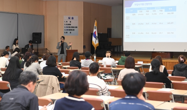 거창군은 지난 10일 거창군종합사회복지관 대강당에 중고등학생과 학부모 100여 명이 참석한 가운데 진학어울림 행사를 성황리에 개최했다.