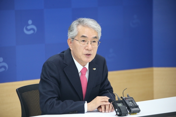 박종훈 경상남도교육감은 15일 제418차 경상남도의회에서 ‘경상남도마을교육공동체 활성화 지원에 관한 조례 폐지 조례안’이 통과한 것에 대해 깊은 유감을 표명했다.