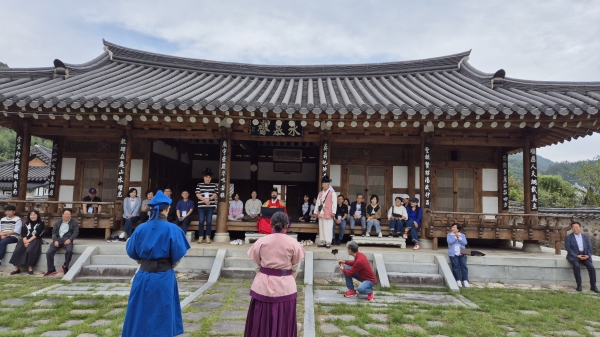 산청군은 MG새마을금고역사관과 연계한 가을 팸투어를 실시했다고 18일 밝혔다.
