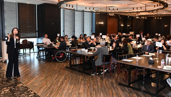 진주시는 지난 17일 제이스퀘어 호텔에서 시민소통위원회 위원 및 분과회원 100여 명을 대상으로 ‘2024년 시민소통아카데미’를 개최했다.