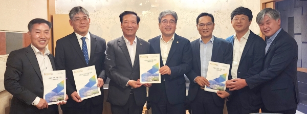 구인모 거창군수는 국도비 예산 확보를 위한 전방위적 활동의 일환으로 지난 21일 산림청을 방문해 지역발전을 위한 국비 지원을 건의했다.