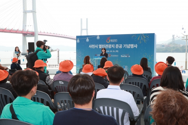 사천시에 장애인, 고령자, 임산부, 영유아 동반가족 등 관광 취약계층 모두함께 즐길 수 있는 ‘열린관광지’가 조성됐다고 1일 밝혔다.