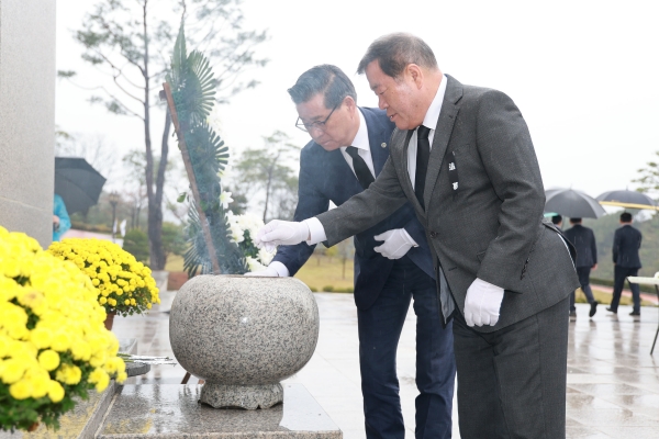 산청군은 1일 산청·함양사건추모공원에서 ‘제73주년 산청·함양사건 양민희생자 합동위령제 및 추모식’을 가졌다고 밝혔다.