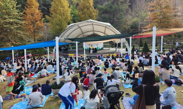진주시가 지난 2일부터 3일까지 월아산 숲속의 진주 일원에서 개최한 ‘알록달록 월아산 숲속 가을 여행’을 성황리에 마무리했다고 전했다.