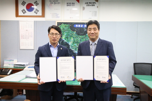 경상국립대학교(GNU·총장 권진회) 그린에너지융합연구원(원장 남상용 나노·신소재공학부 교수)과 하동군(군수 하승철)은 10월 29일 하동군청에서 광양만권경제자유구역 하동지구(갈사·대송산단)의 입주기업 전문인력 양성을 위해 업무협약(MOU)을 체결했다고 5일 밝혔다.