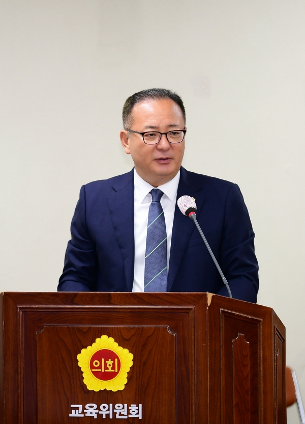 정규헌 경남도의원(국민의힘, 창원9)이 대표발의한 ‘3.15의거 사라진 한국사 교과서 시정 촉구 대정부 건의안’이 받아들여져 역사 교과서에서 사라진 3․15의거가 다시 수록되는 쾌거를 거뒀다.