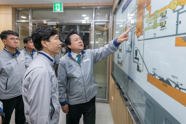강기윤 한국남동발전 사장이 취임 후 연일 발전소 현장을 방문해 직원들과 직접 대화하고, 안전을 챙기는 소통과 안전 중심의 경영방침을 구현하고 있다.