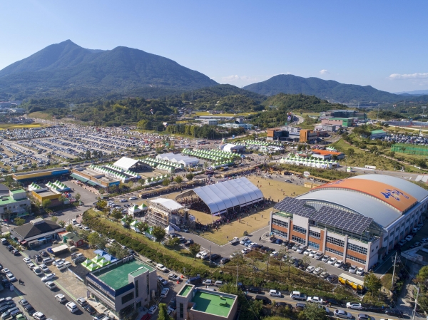 산청군은 한방약초산업특구 내 상업시설용지를 분양한다고 13일 밝혔다.